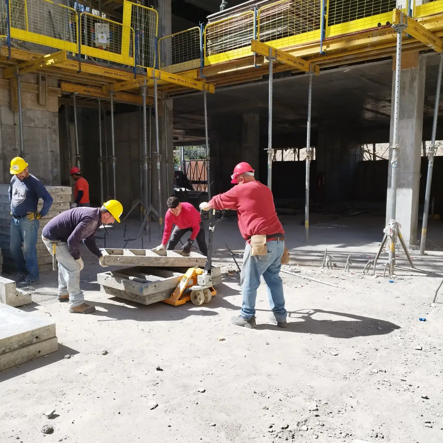 Sistema de moldaje Doka en Torre A